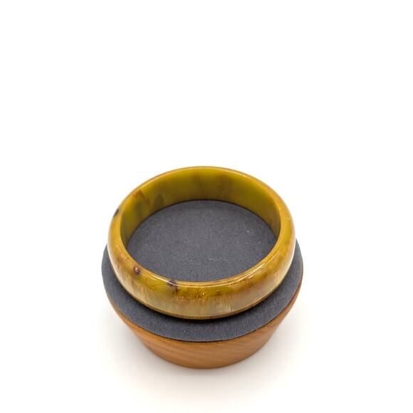 Vintage Butterscotch Marbled Bakelite 3/4" Wide Bangle Bracelet - Picture 2 of 7